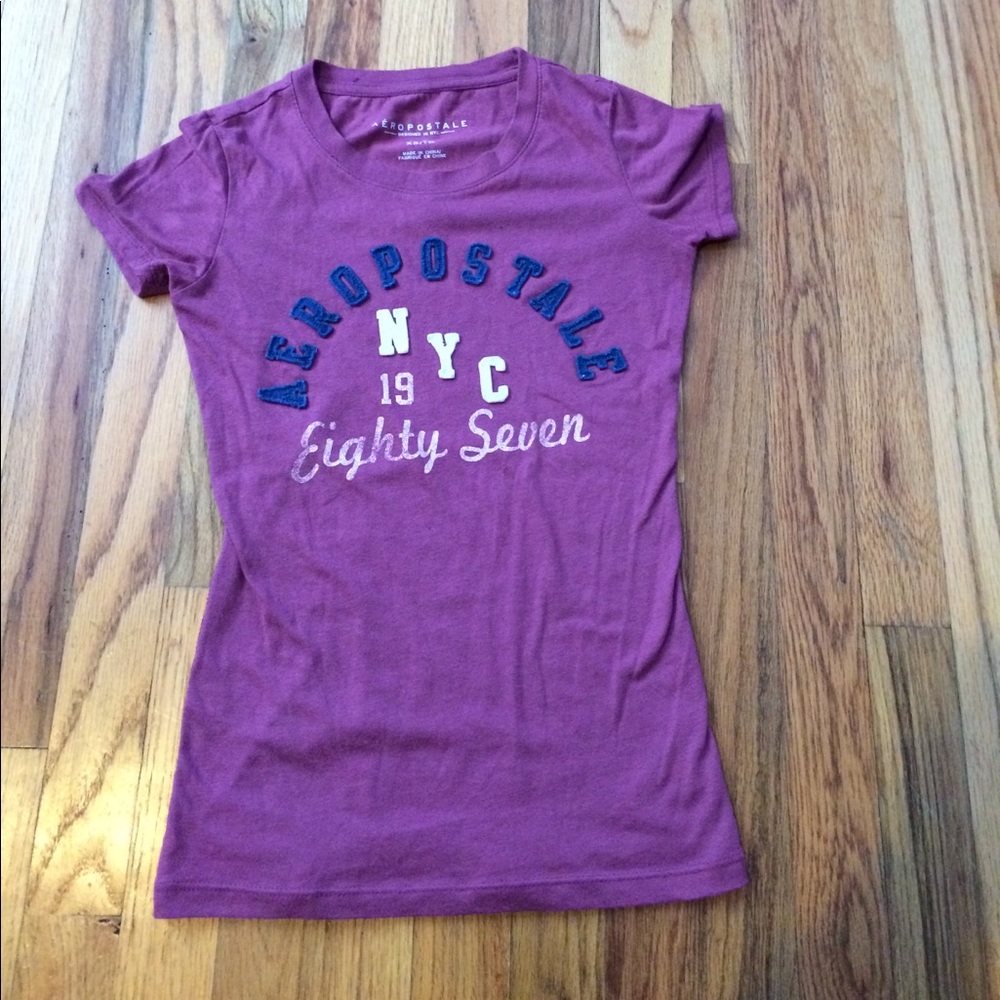 Aeropostale maroon graphic tee